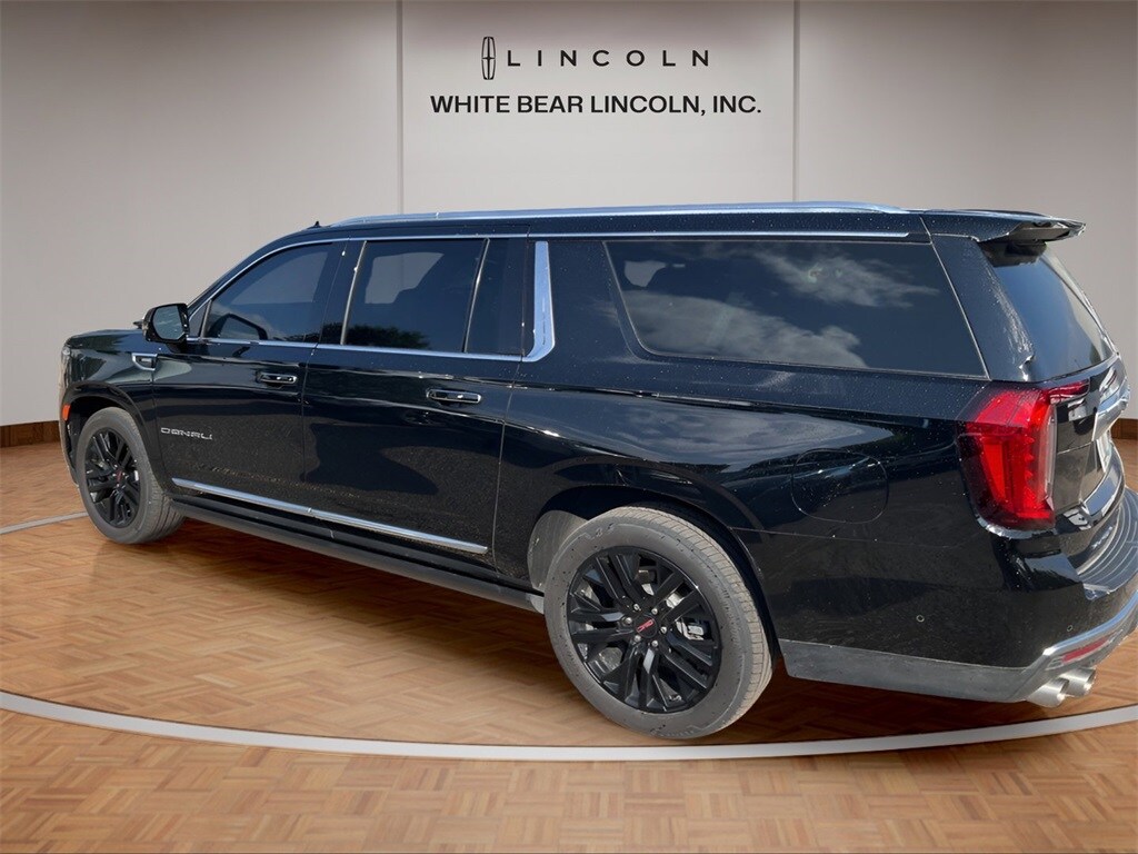2023 Gmc Yukon XL Denali photo 3