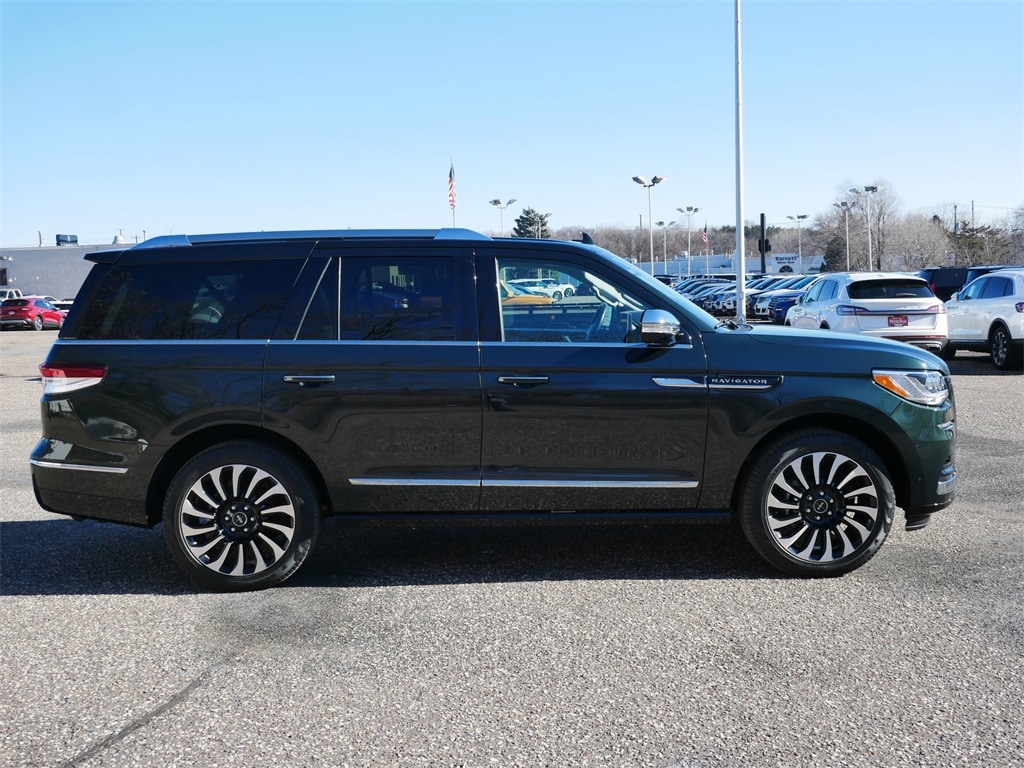 Used 2022 Lincoln Navigator Black Label with VIN 5LMJJ2TT2NEL01326 for sale in Saint Paul, Minnesota