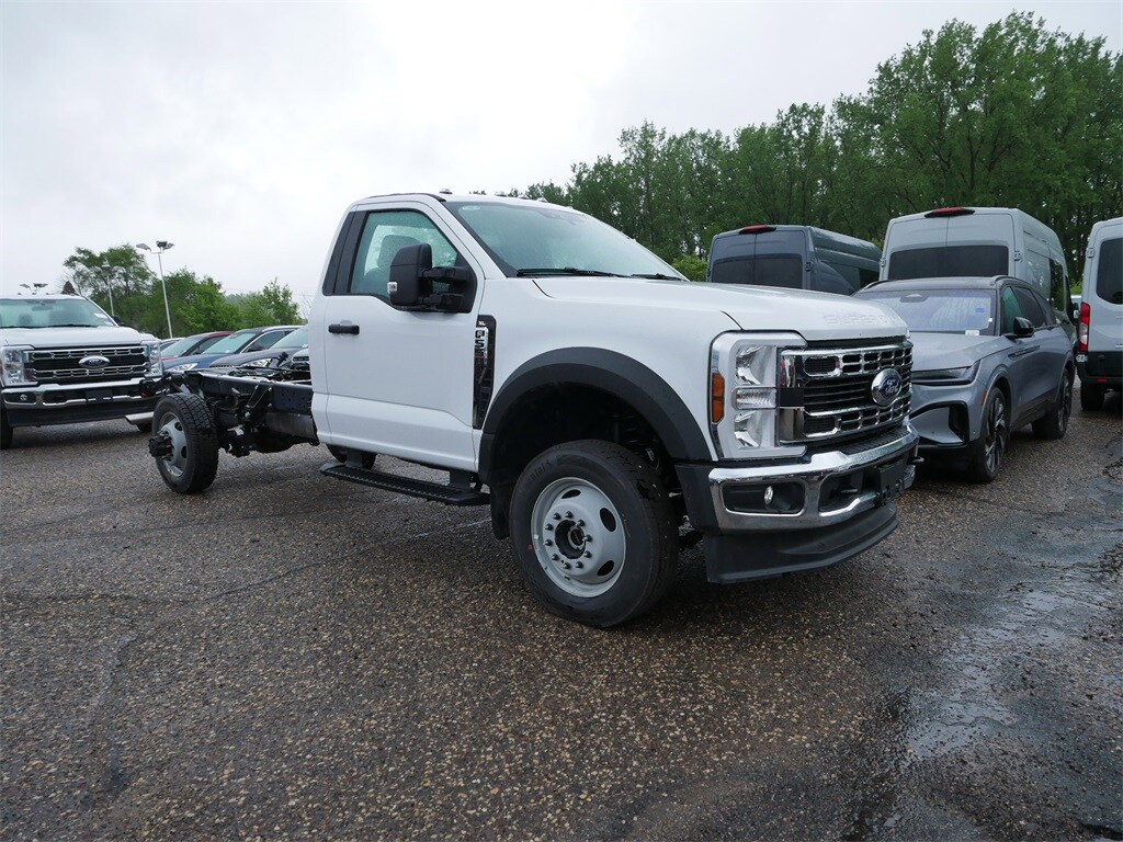 2025 Ford F-550 XL photo 3