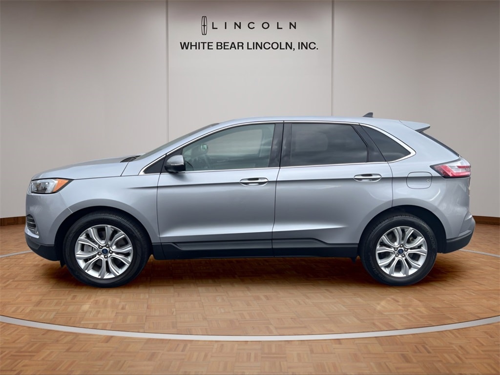 2022 Ford Edge Titanium photo 3