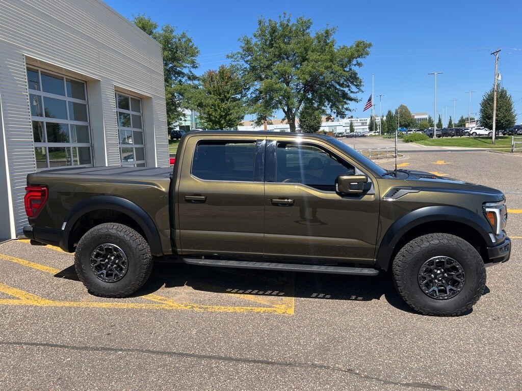 2025 Ford F-150 Raptor photo 2