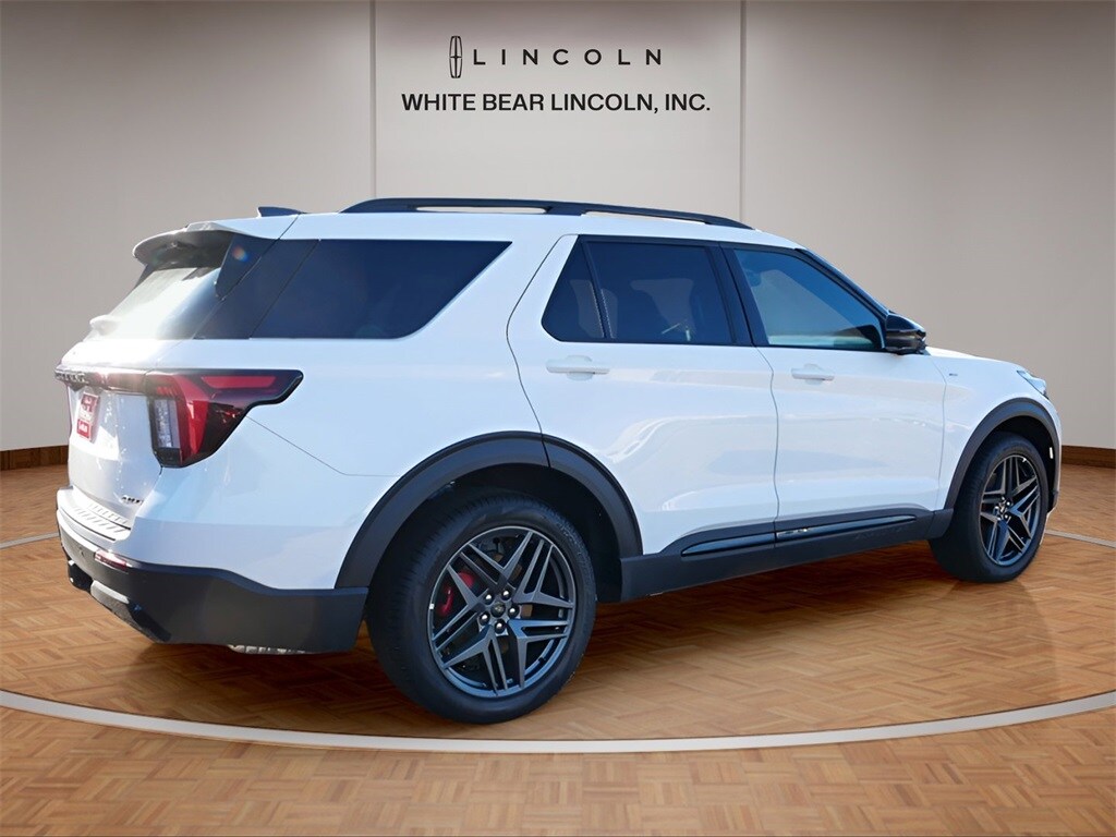 2025 Ford Explorer ST-Line photo 3