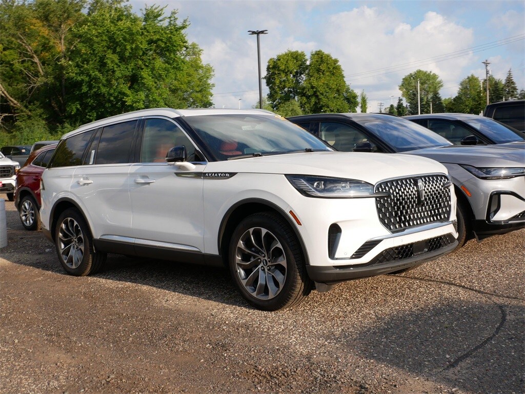2025 Lincoln Aviator Reserve photo 3