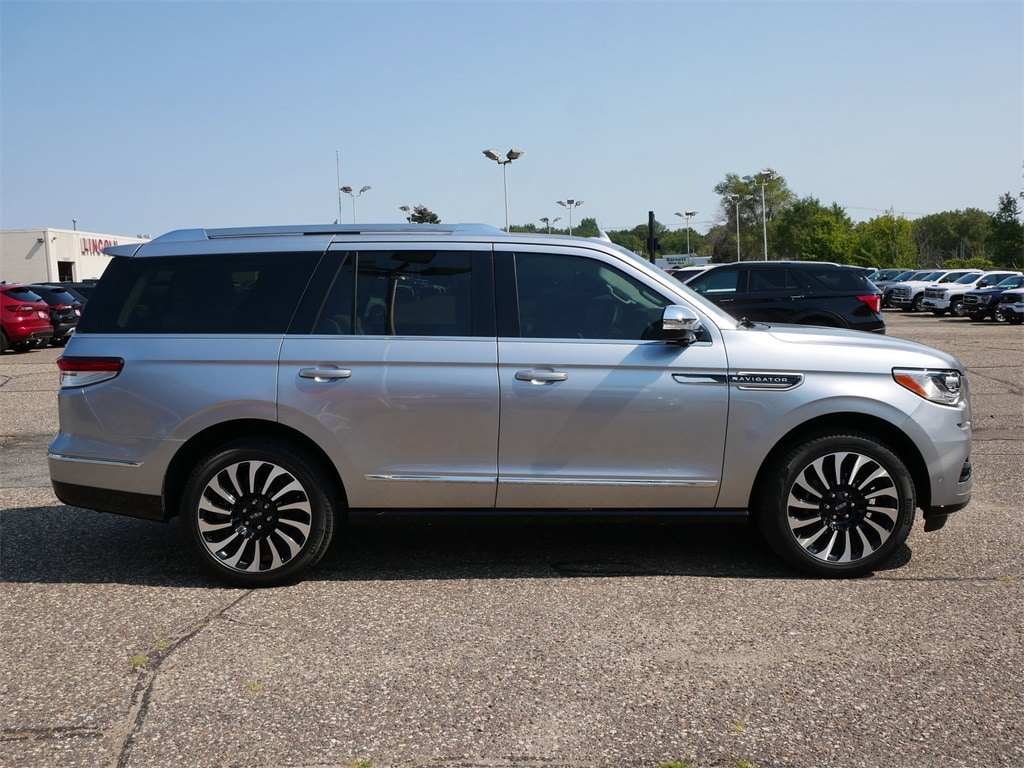 Used 2024 Lincoln Navigator Black Label with VIN 5LMJJ2TG4REL06391 for sale in Saint Paul, Minnesota