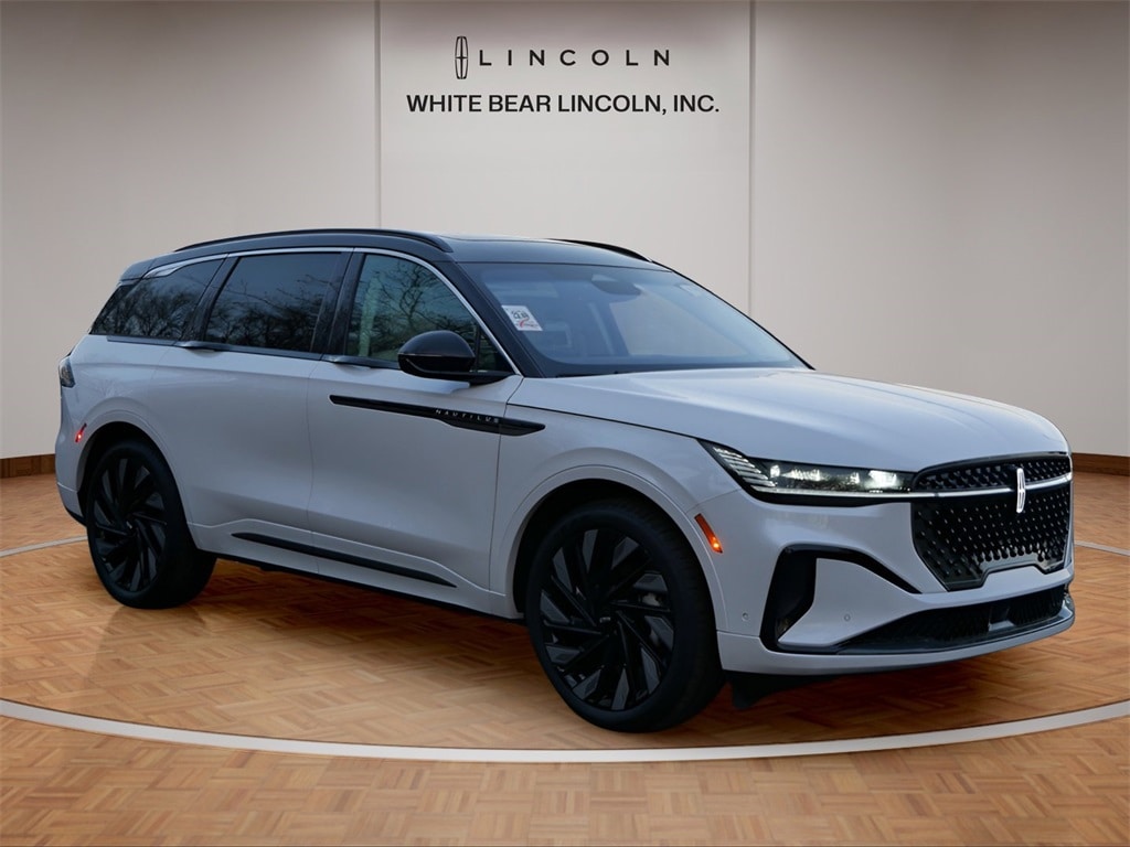 2024 Lincoln Nautilus Black Label photo 3