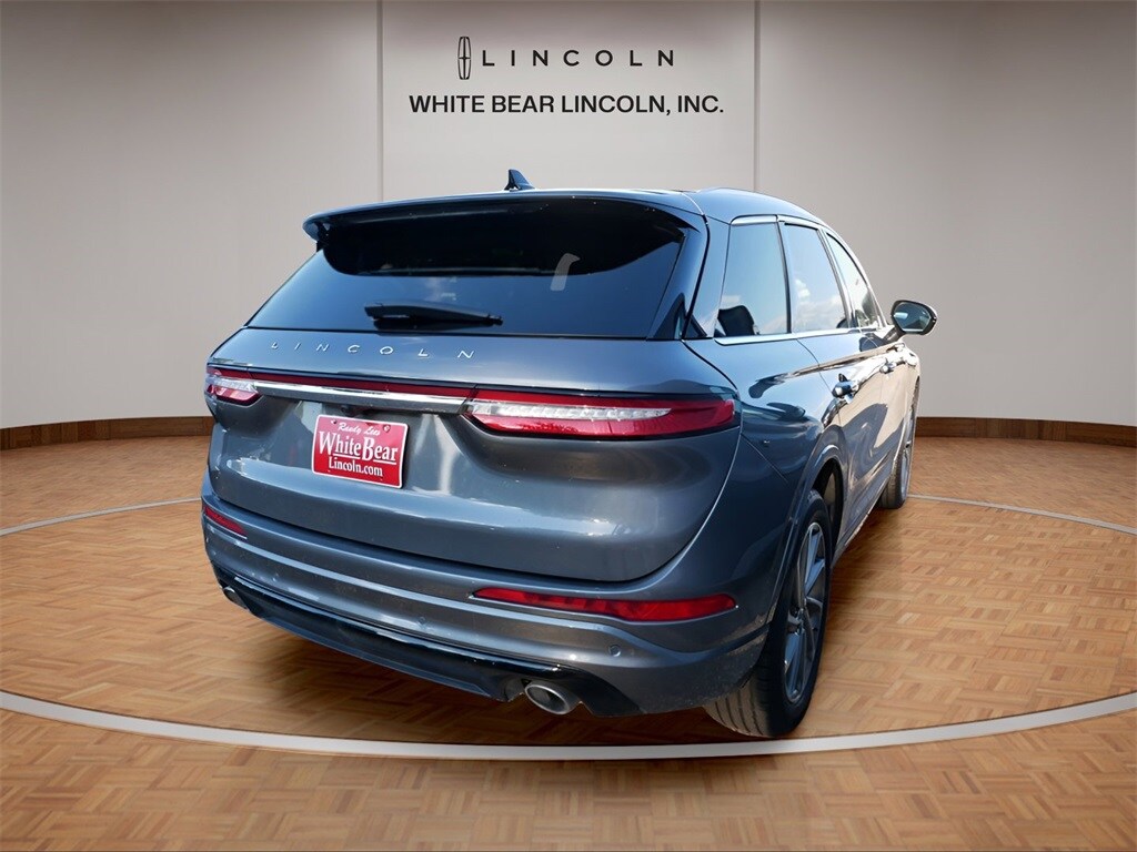 2024 Lincoln Corsair Grand Touring photo 3