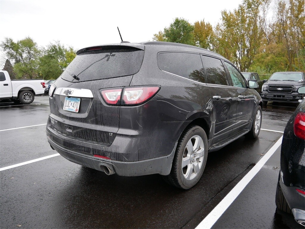 2017 Chevrolet Traverse 2LT photo 4