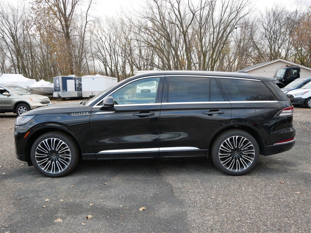 2025 Lincoln Aviator Black Label photo 3