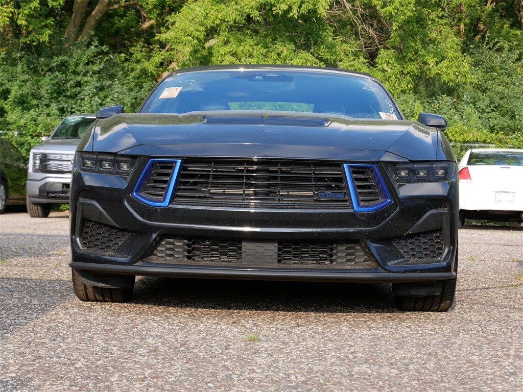 2025 Ford Mustang GT Premium Convertible photo 3