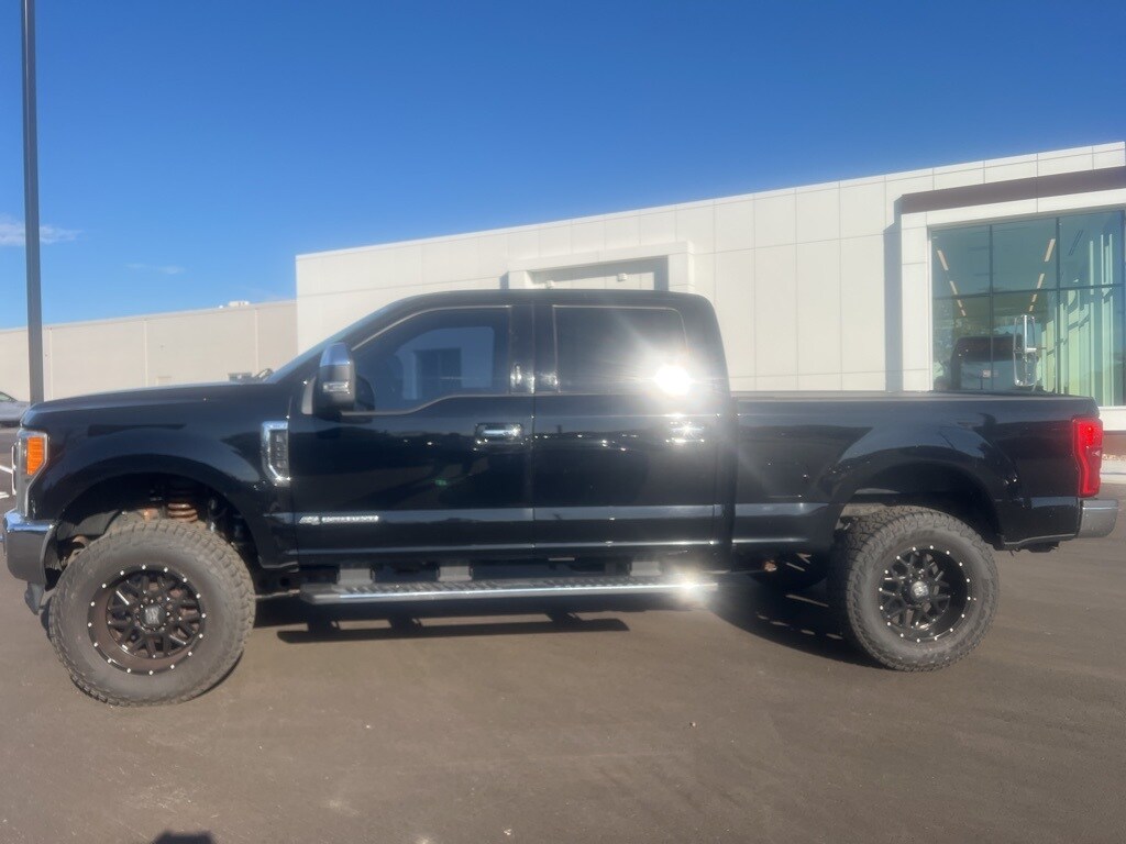 2017 Ford F-250 Lariat photo 3