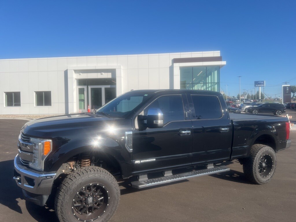 2017 Ford F-250 Lariat photo 2