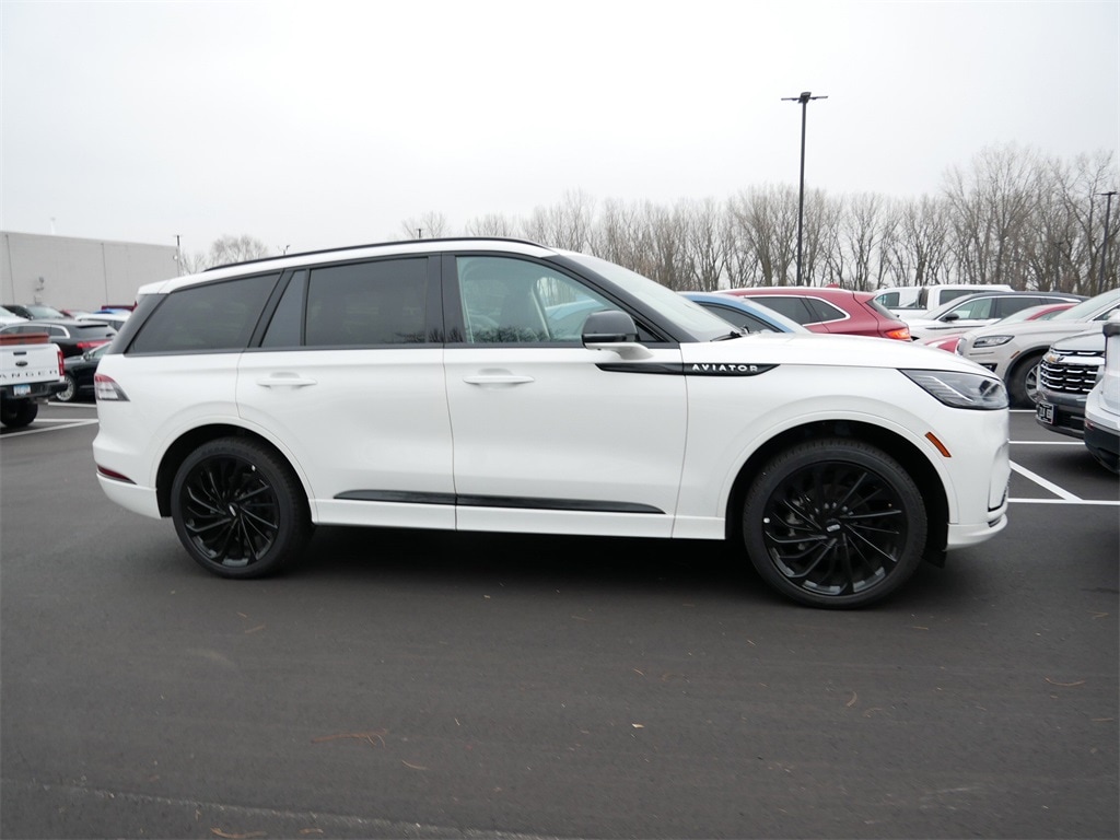 2025 Lincoln Aviator Reserve photo 3