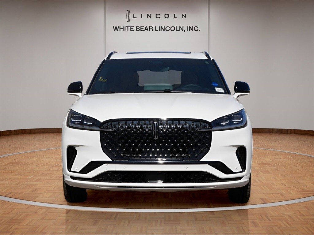 2025 Lincoln Aviator Black Label photo 2