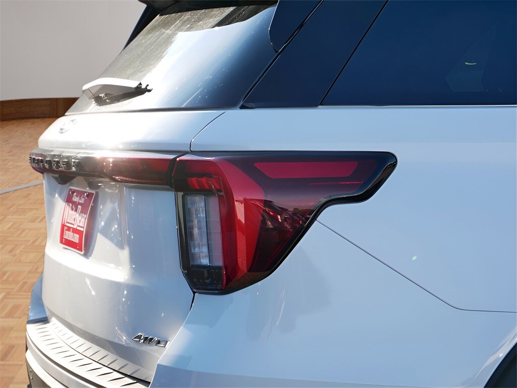 2025 Ford Explorer ST-Line photo 4