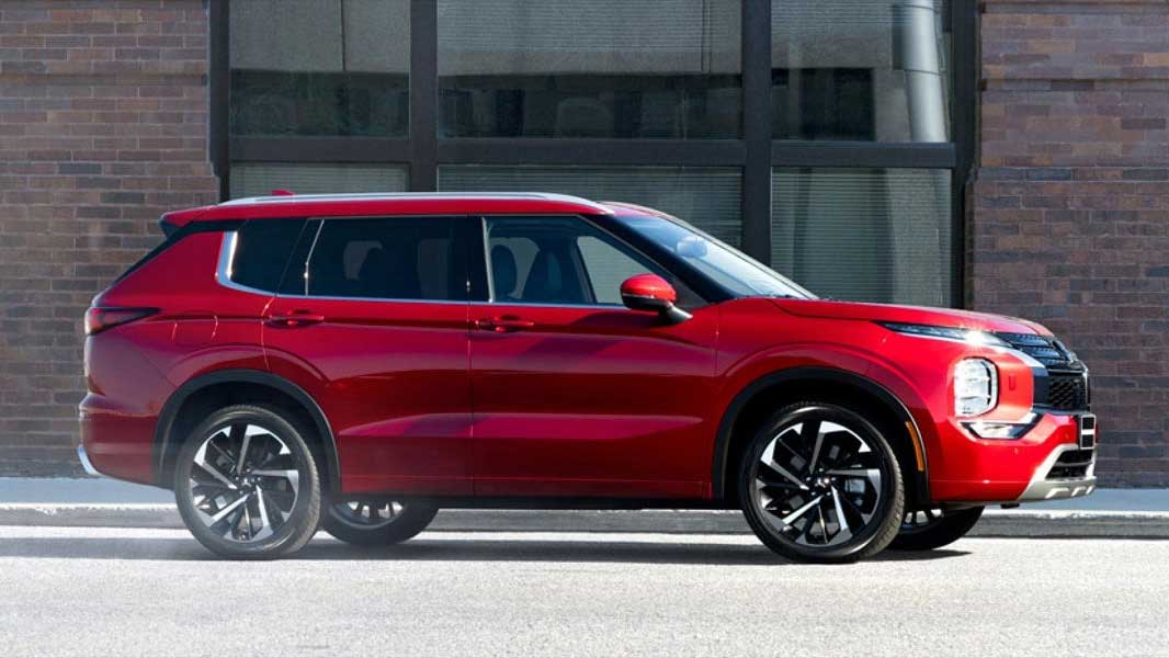 Red 2023 Mitsubishi Outlander side view