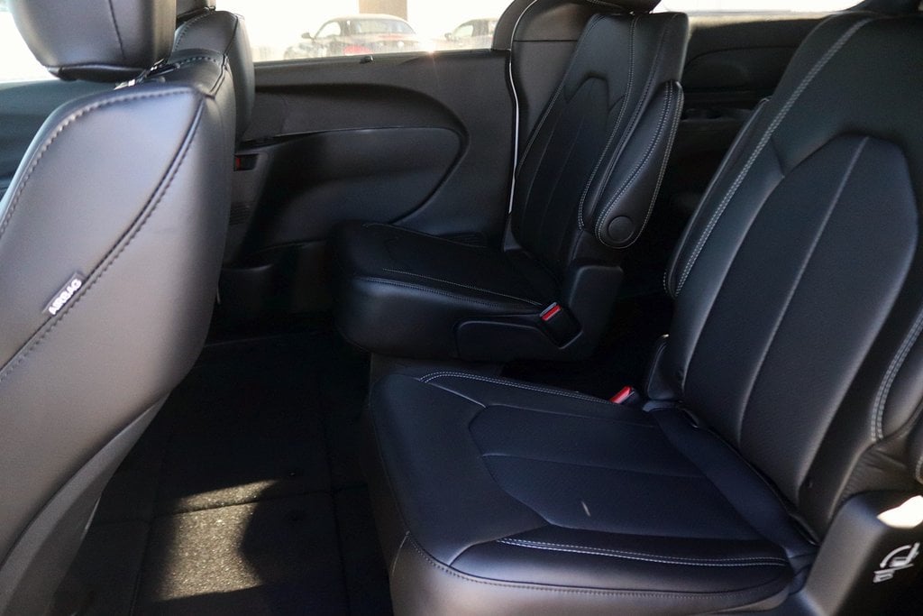 2026 Chrysler Voyager LX - Photo 13
