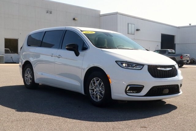 2026 Chrysler Pacifica photo 2