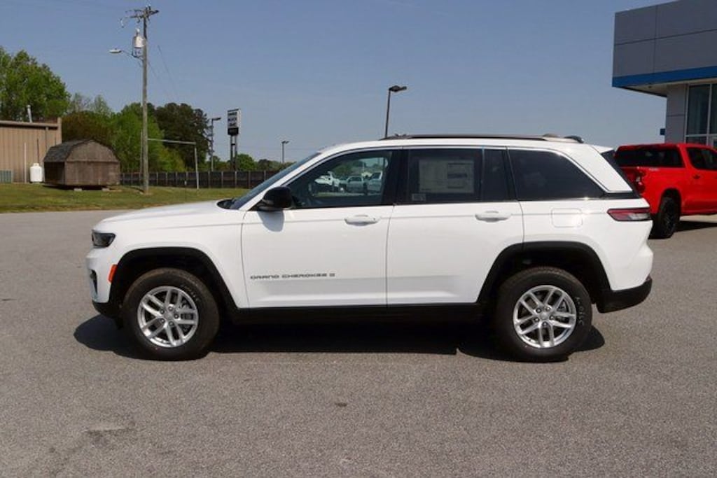 New 2025 Jeep Grand Cherokee LAREDO X 4X4 Sport Utility