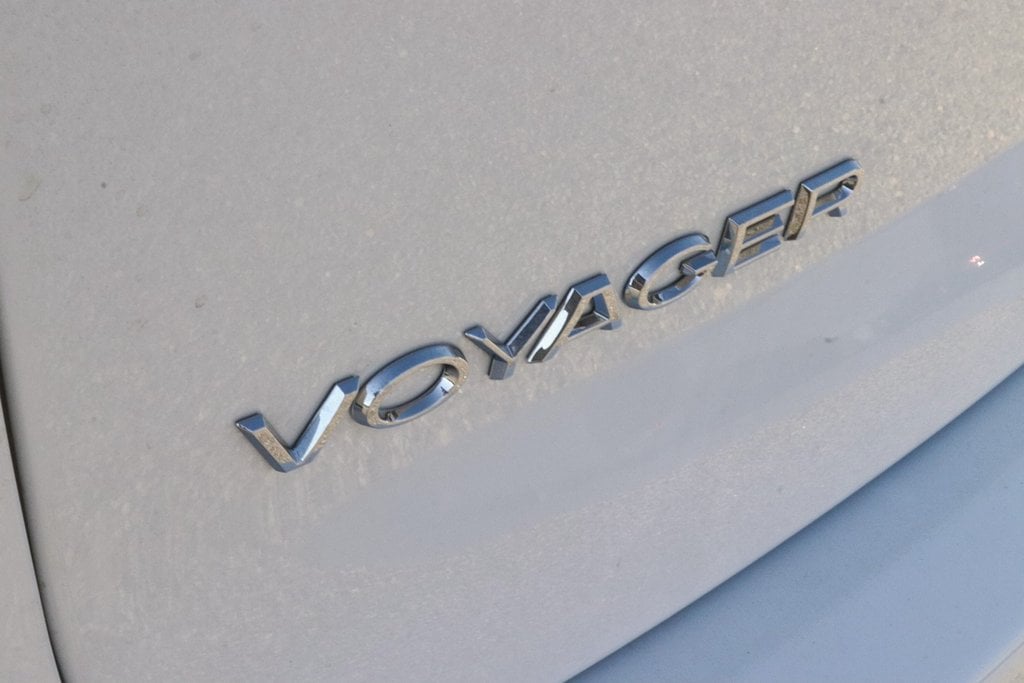2026 Chrysler Voyager LX - Photo 8