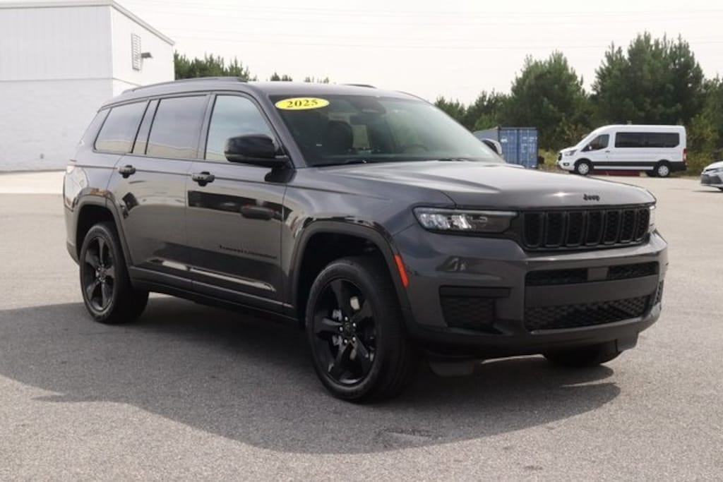 New 2025 Jeep Grand Cherokee L ALTITUDE X 4X4 Sport Utility