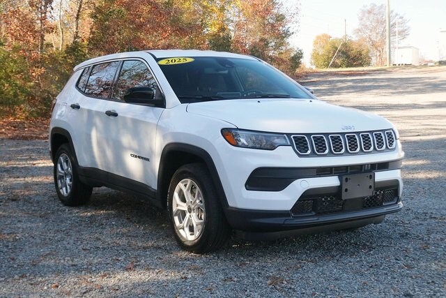 2025 Jeep Compass Sport photo 3
