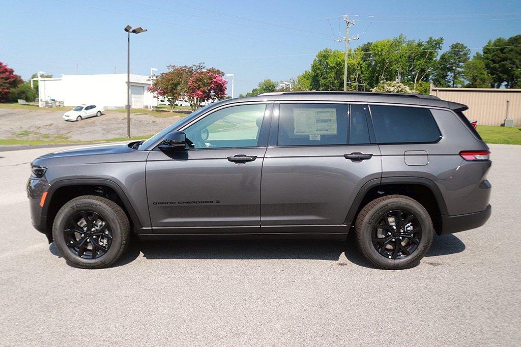 New 2026 Jeep Grand Cherokee L LAREDO 4X4 Sport Utility