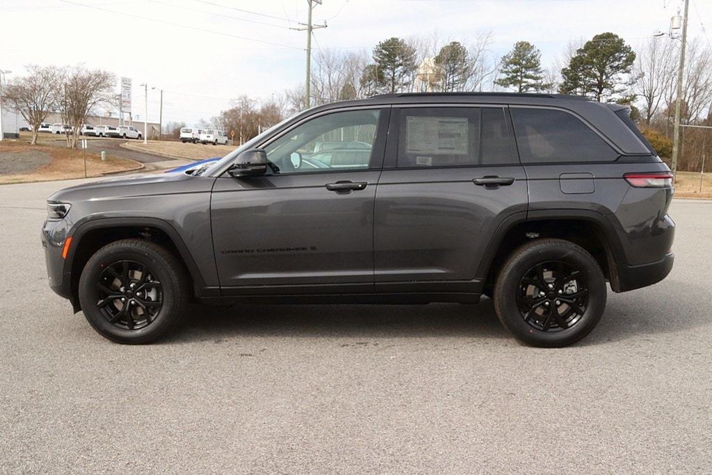 New 2026 Jeep Grand Cherokee LAREDO 4X4 Sport Utility