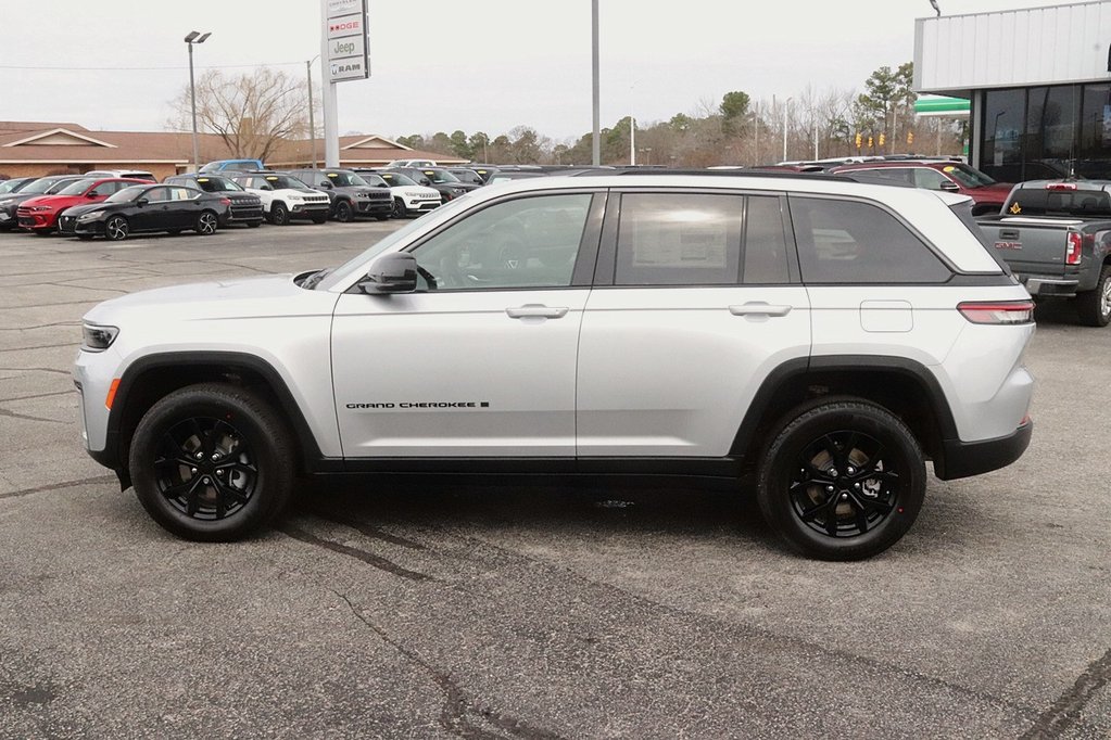 New 2026 Jeep Grand Cherokee LAREDO 4X4 Sport Utility