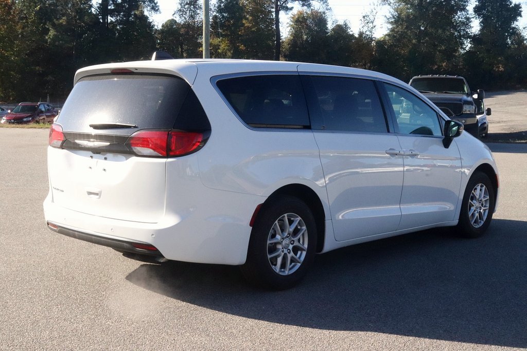 2026 Chrysler Voyager LX - Photo 7