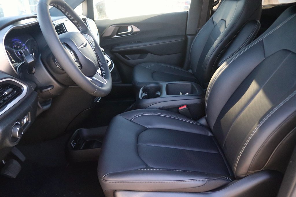 2026 Chrysler Voyager LX - Photo 12