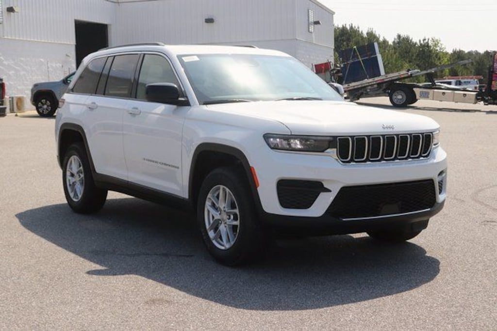 New 2025 Jeep Grand Cherokee LAREDO X 4X4 Sport Utility