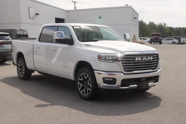 2025 Ram 1500 Laramie photo 3