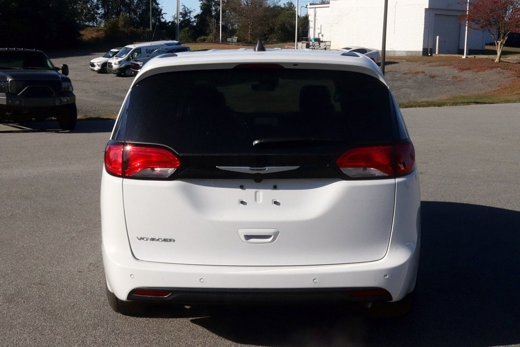 2026 Chrysler Voyager LX - Photo 6