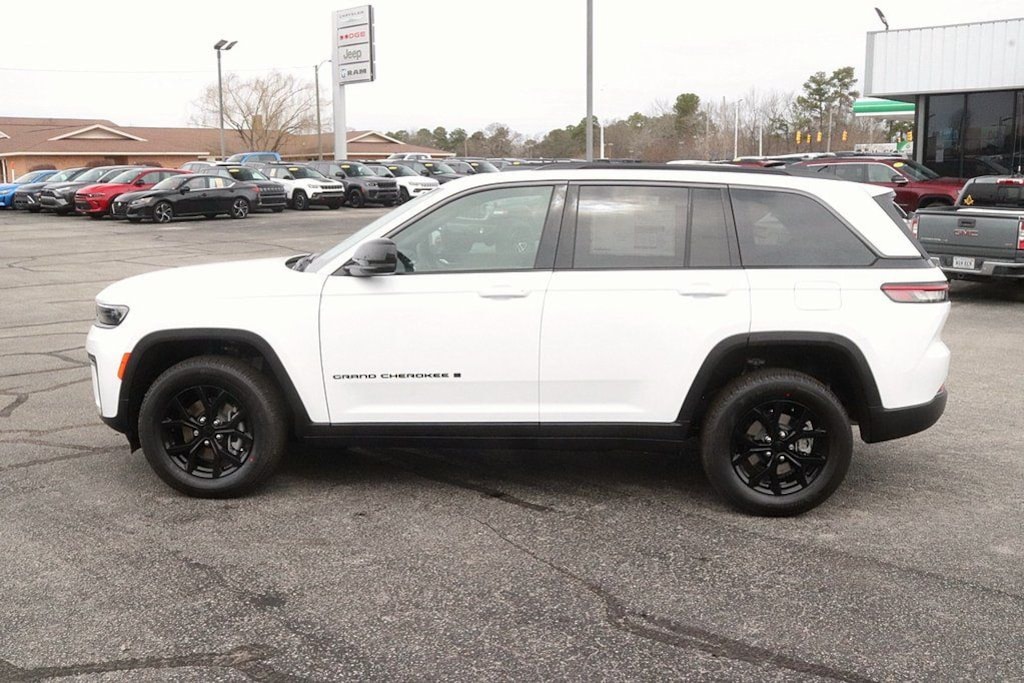 New 2026 Jeep Grand Cherokee LAREDO ALTITUDE 4X4 Sport Utility