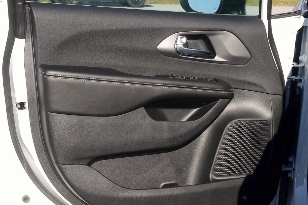 2026 Chrysler Voyager LX - Photo 9