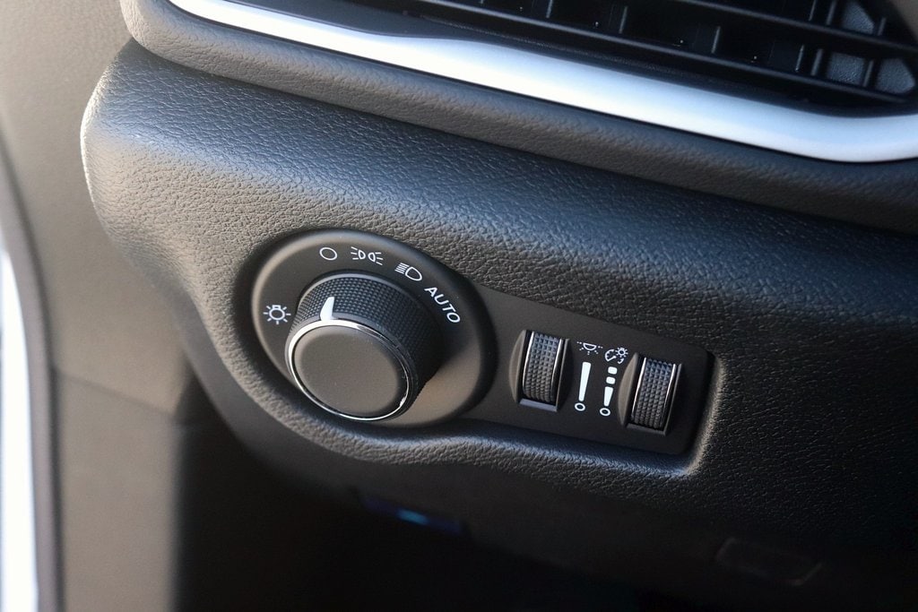 2026 Chrysler Voyager LX - Photo 26