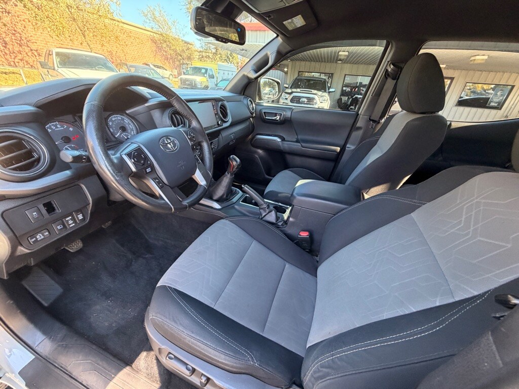 2020 Toyota Tacoma Double Cab photo 3