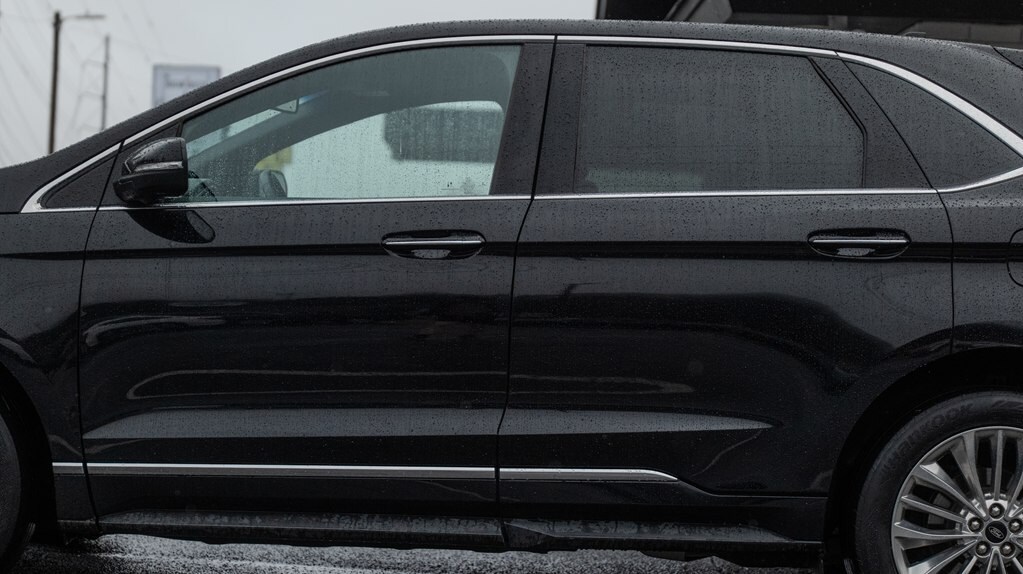 2020 Ford Edge Titanium photo 2