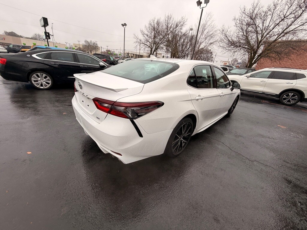 2024 Toyota Camry SE photo 4