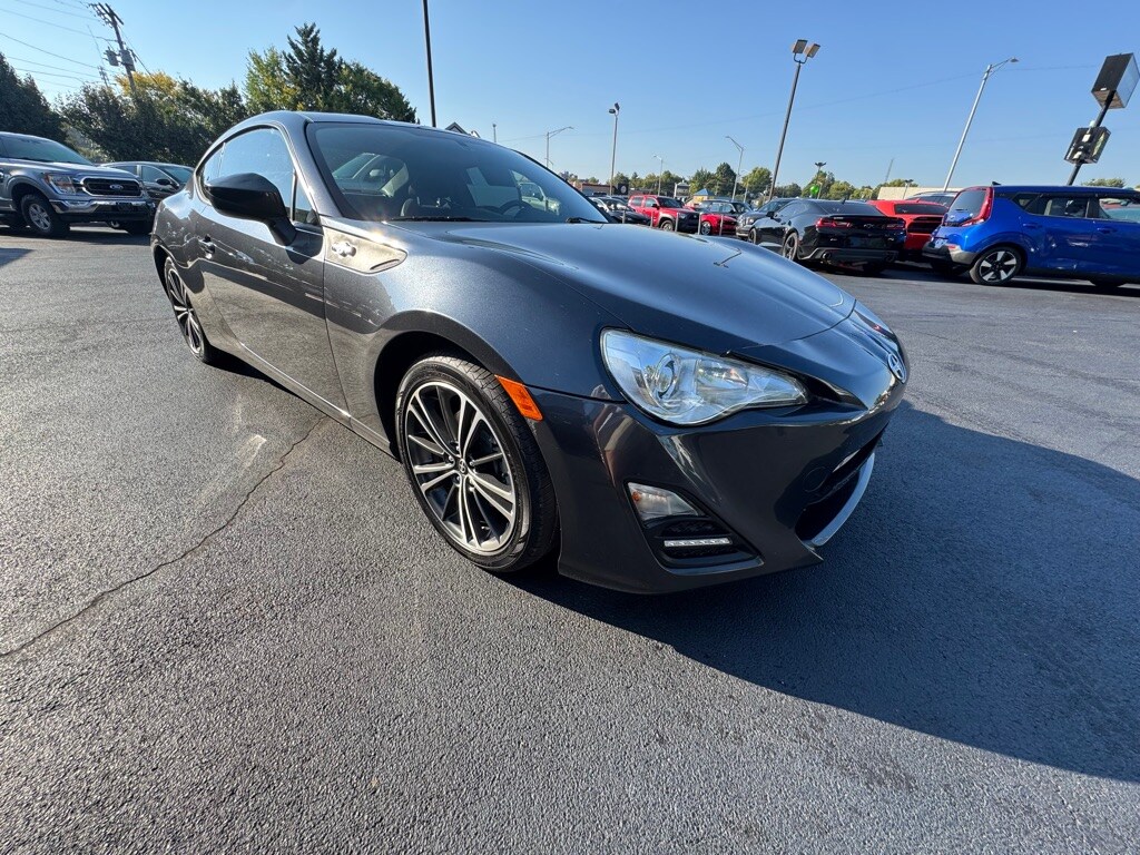 2013 Scion FR-S photo 2