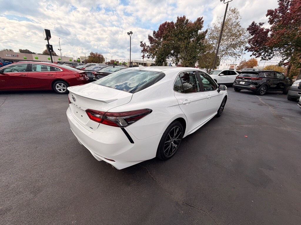 2024 Toyota Camry SE photo 3