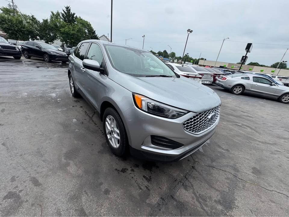 2024 Ford Edge SEL photo 2