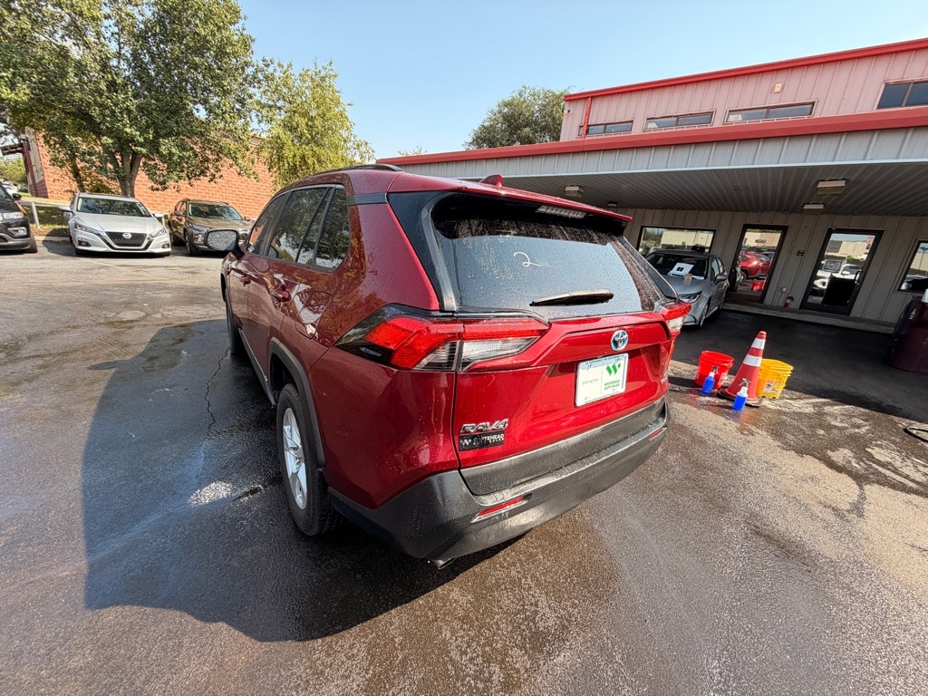 2021 Toyota RAV4 LE - Photo 7