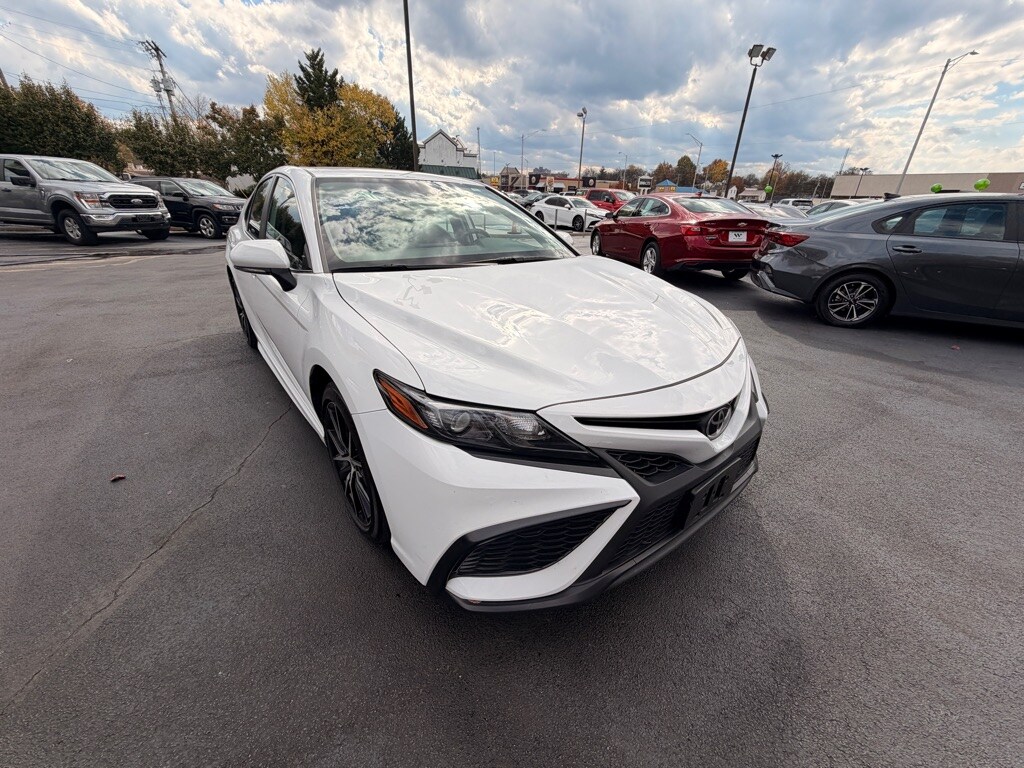 2024 Toyota Camry SE photo 2