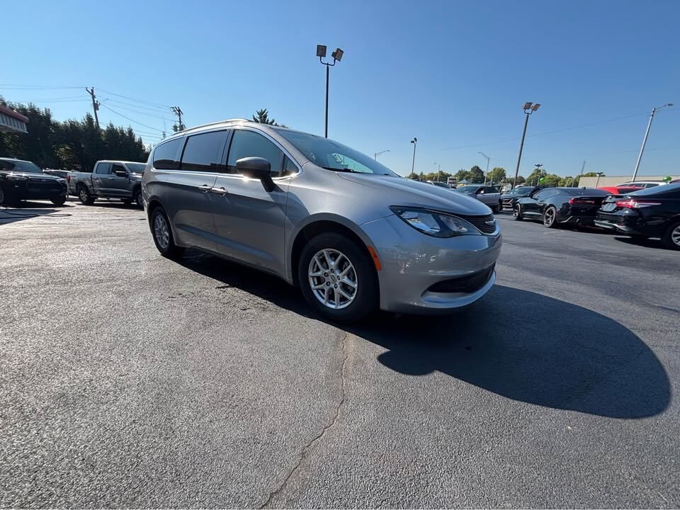 2021 Chrysler Voyager LXi photo 2