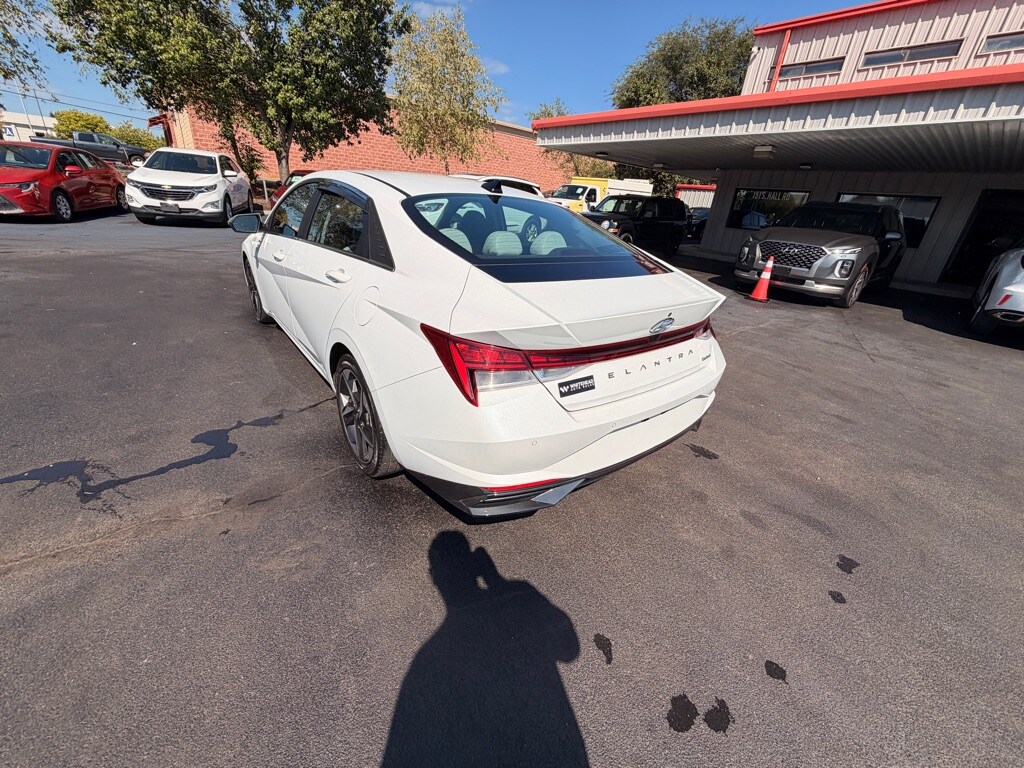 2021 Hyundai Elantra Limited photo 4