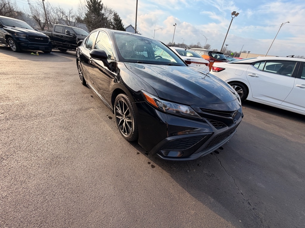Used 2022 Toyota Camry SE Sedan