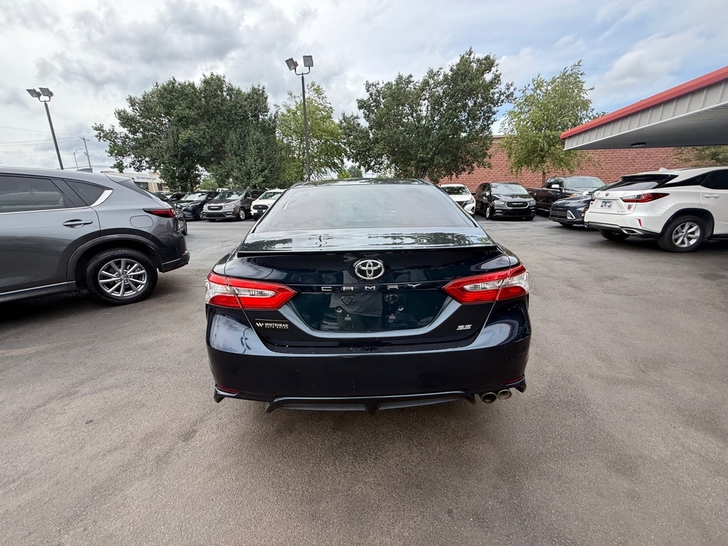 Used 2018 Toyota Camry SE Sedan