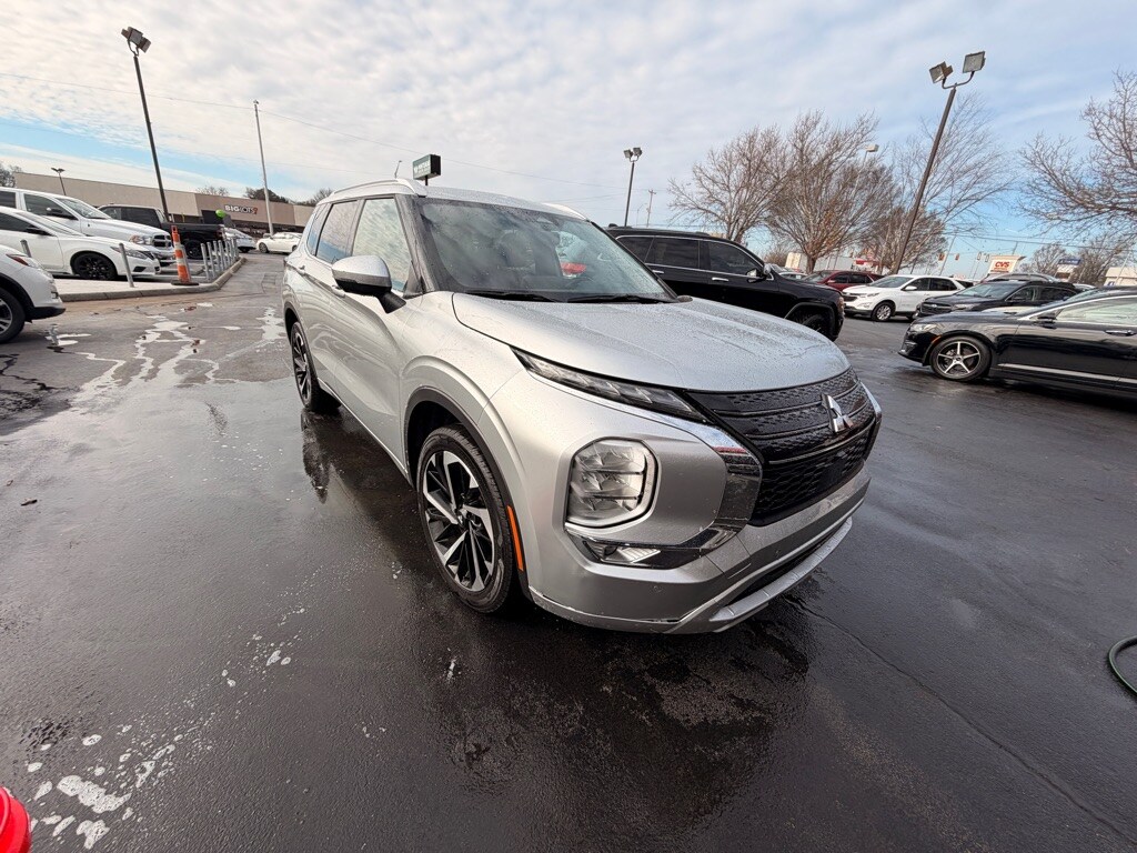 Used 2024 Mitsubishi Outlander SEL SUV
