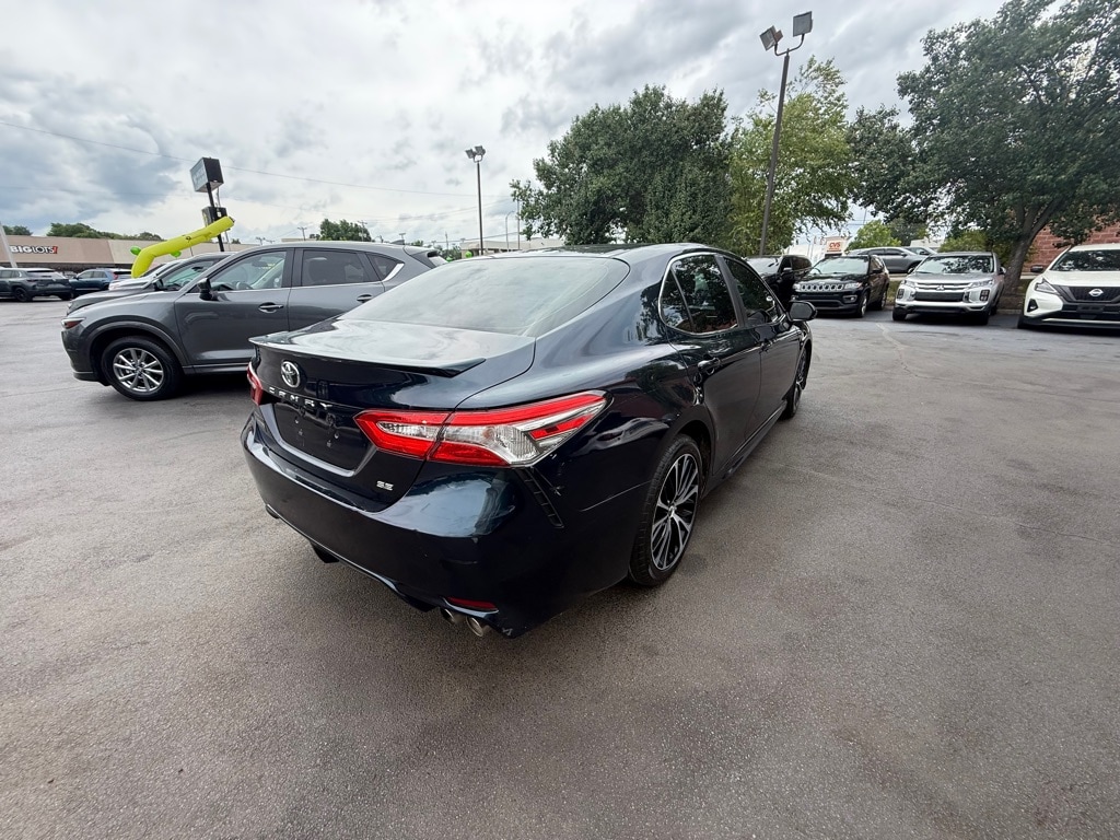 Used 2018 Toyota Camry SE Sedan